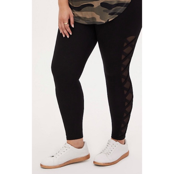 🆕Torrid Black Lattice Mesh Side Premium Legging - Picture 3 of 5